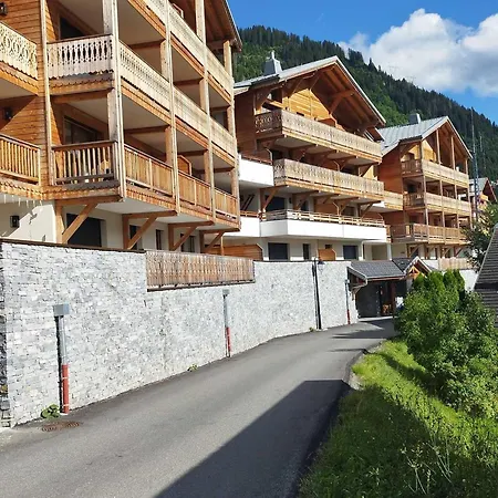 Magnifique 2 Pieces Equipe Avec Garage Prive A - Fr-1-198-239 Chatel